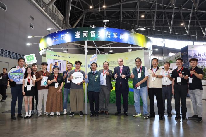 亞太農業技術展台南登場 黃偉哲現身智慧農業館與業者交流科技實……