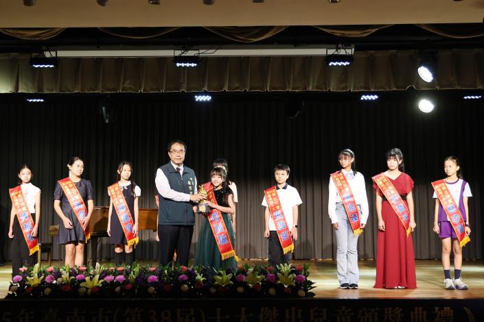 黃偉哲表揚十大傑出兒童　肯定優秀學子成為台南驕傲