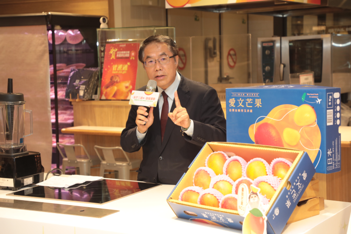 玉井頂級愛文「香檳芒果」品牌登場 黃偉哲赴台中新光三越大力推……