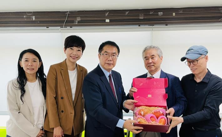 黃偉哲積極拓展韓國市場 爭取關稅由30%降至5%延長至八月底