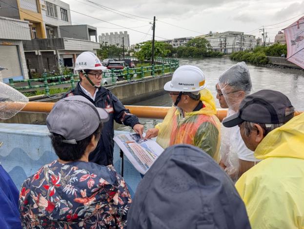 豪雨狂炸警報市府團隊赴多區視察水情應變 陳其邁市長至茄萣、湖……