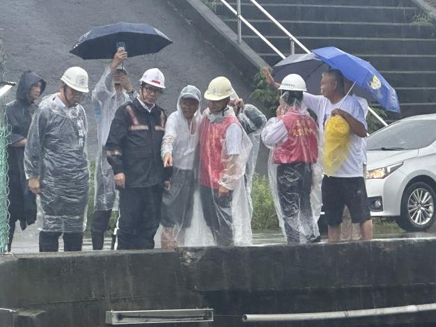 米克拉颱風外圍環流挾豪雨襲旗美　陳其邁市長視察旗山區溪洲、鯤……