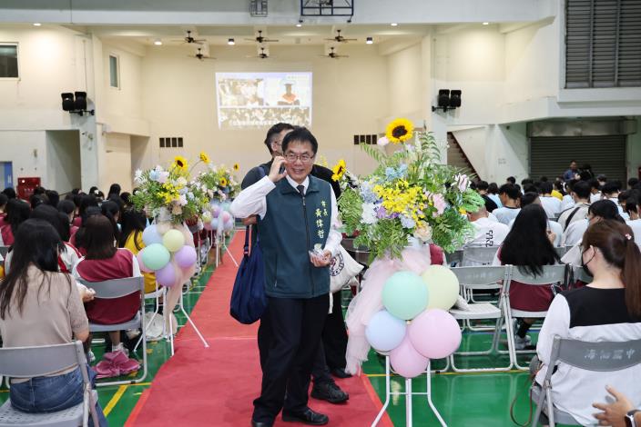 黃偉哲出席海佃、民德及安平國中畢典 勉勵學子保持熱情勇敢逐夢