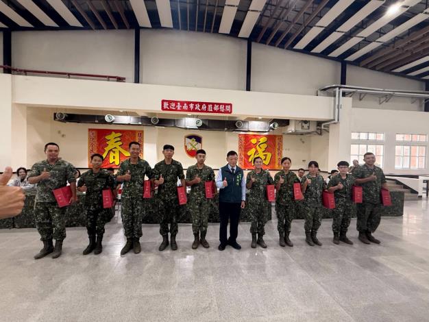 端午節前夕副市長姜淋煌率團赴砲兵訓練指揮部勞軍