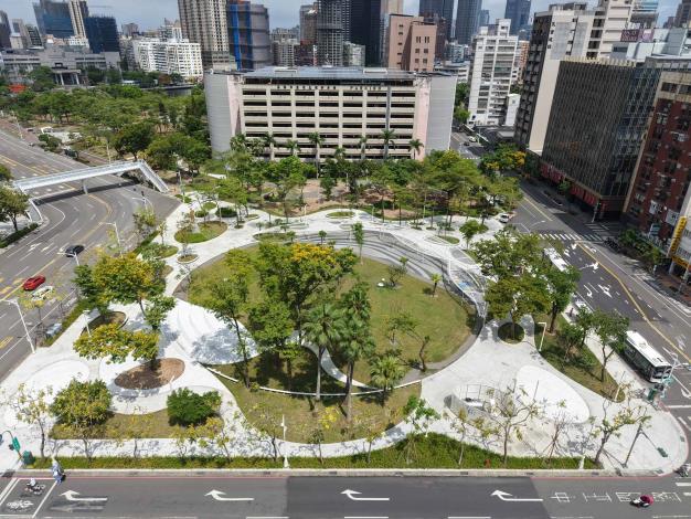 歷時1年改造　鹽埕廣場升級成最美城市客廳