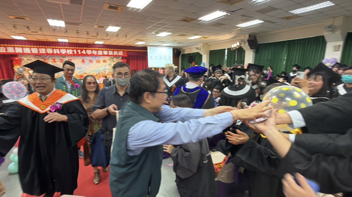 黃偉哲出席敏惠醫專畢典  勉勵投入醫護領域服務社會