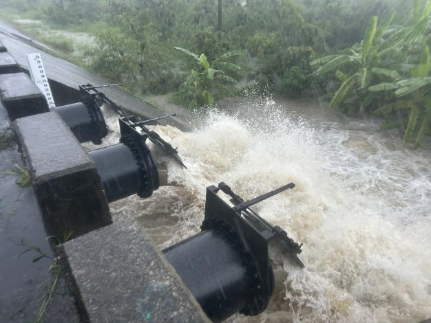 米克拉颱風外圍環流引進大豪雨 旗山等地區抽水站全力應變持續運……