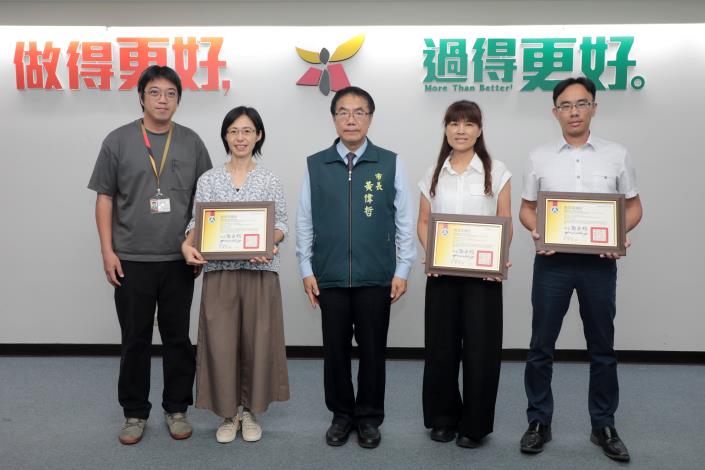 臺南4校獲閱讀磐石獎  獲獎數全國第一 3師獲閱讀推手肯定 市長黃……