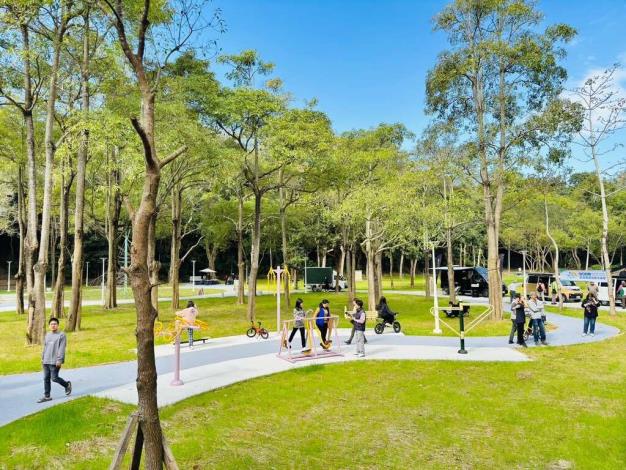 低碳漫遊「一路發」！搭乘台灣好行遊虎頭埤，來趟露營、老街與山……