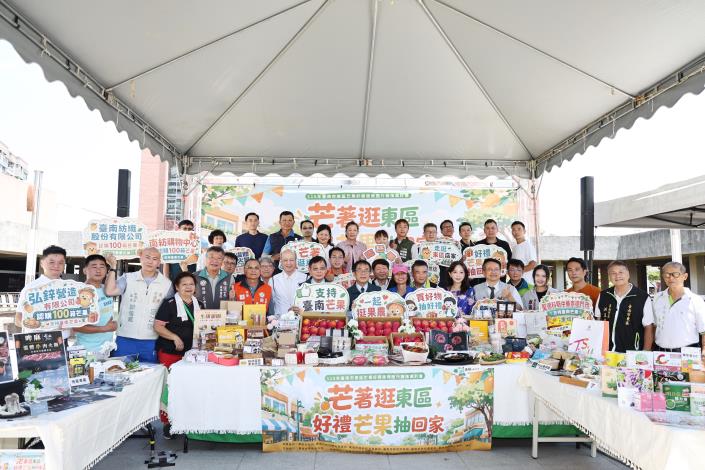東區串聯商圈及企業挺果農 黃偉哲邀盛夏逛東區、消費抽芒果