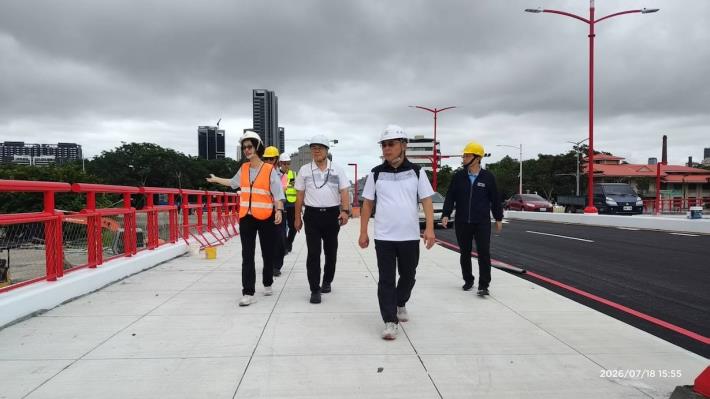 九如橋改建工程即將通車 市府團隊視察全線路型與附屬設施