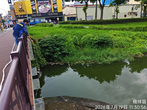 近日後勁溪死魚漂浮 研判溶氧過低,持續加強查緝污染