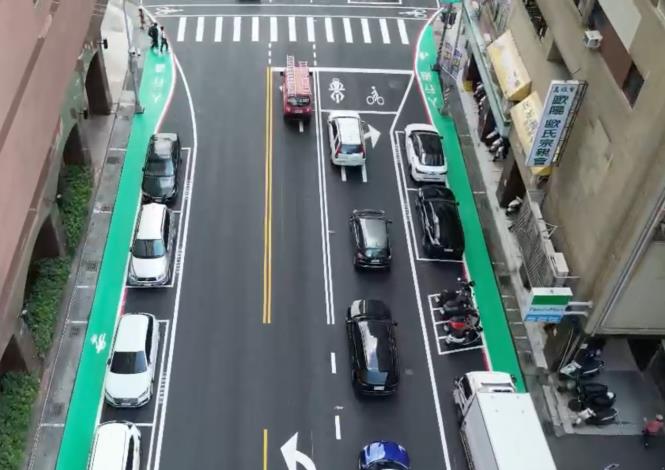 新興區復興一路路面翻新調整路型 增設標線型人行道好行更安心