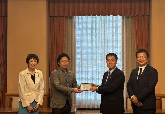 黃偉哲拜會大阪市議會議長暢談交流，熱情邀請大阪市組團來訪台南