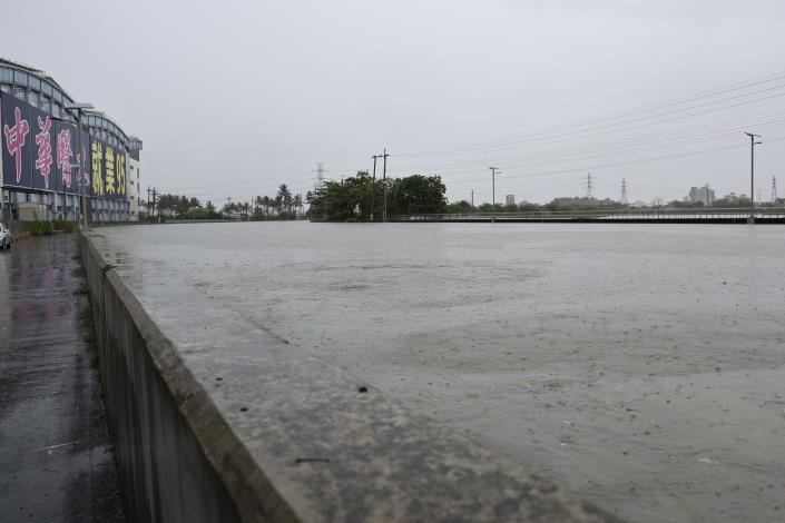 極端強降雨超標致三爺溪溢堤 臺南市府:淹水面積已減98%