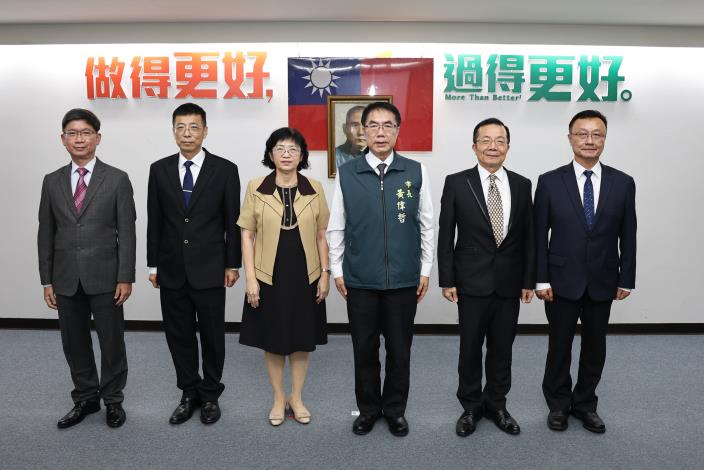 南市2區長、3戶政主任宣誓就任　黃偉哲期許做好市府與地方溝通橋……