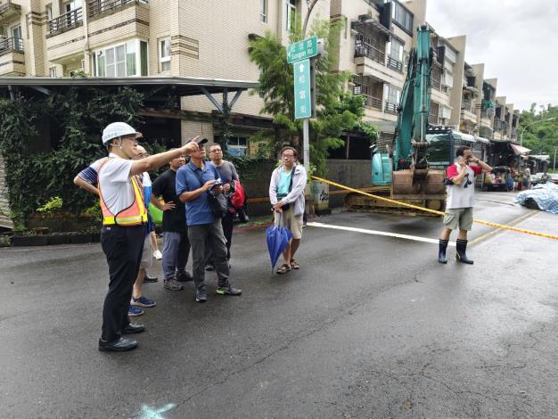松富街擋土牆倒塌　市府即時啟動應變機制　完成坡面防護、道路清……