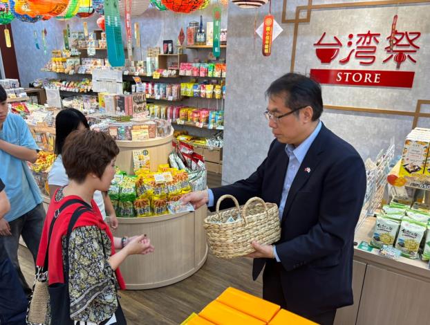 黃偉哲快閃「京都台灣祭Store」及「台灣祭in奈良橿原」，臺南美……