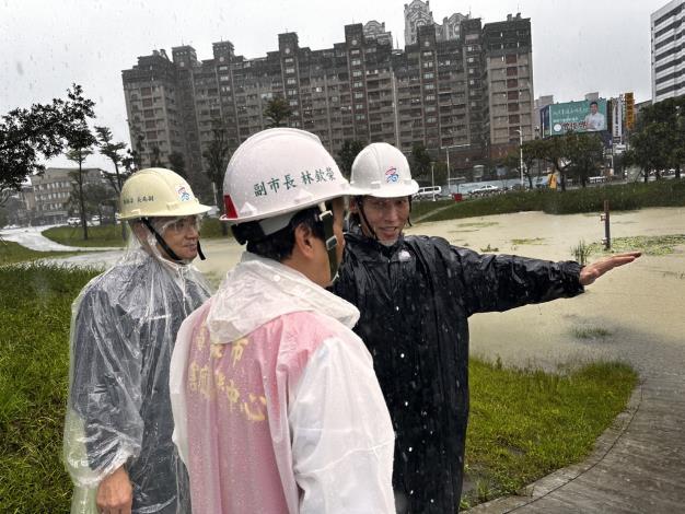 林欽榮今日下午視察市區各站點防洪設施—肯定水利團隊的應變協調……