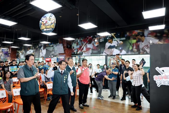 青春專案熱血開打 黃偉哲祝福青少年健康快樂過暑假