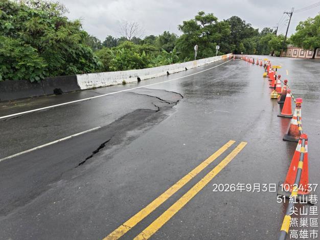 燕巢往返田寮高29-1線紅山巷道路土石流失下陷損壞 緊急封閉半路……