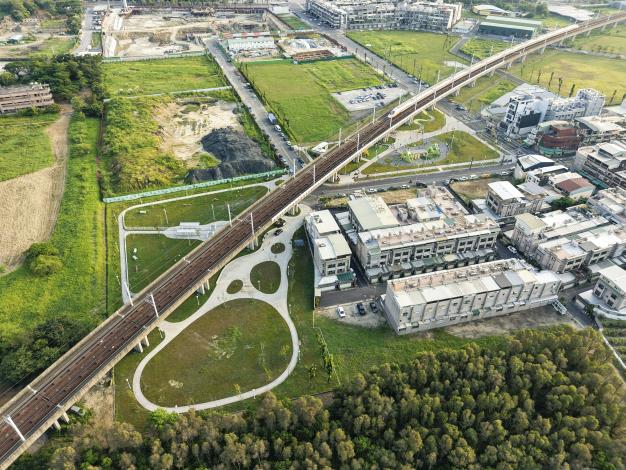 不用搭車也能上『高鐵』！ 仁武公五、公六、公七公園正式開放了