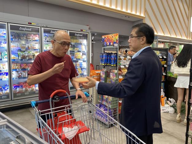 黃偉哲旋風行銷臺南文旦 新加坡「柚」見熱潮