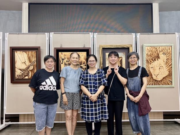 林姮惠師生創作聯展｜熱烙、樂活 以烙為筆竹木布為畫紙  一筆一……