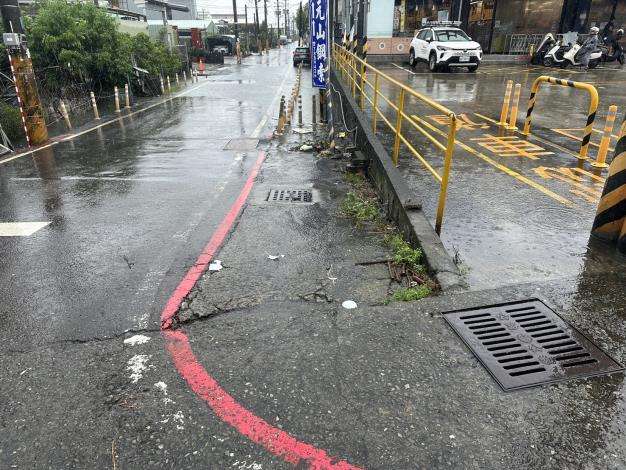 大寮路665巷短暫積水已退 水利局佈設移動式抽水機加強應變