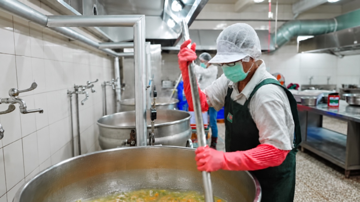 日本網友慕名拍攝台南營養午餐 網友羨喊:想重讀國小
