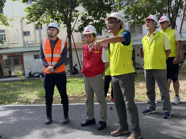 防颱超前部署！林欽榮副市長視察鳳山綠園道路樹加固作...