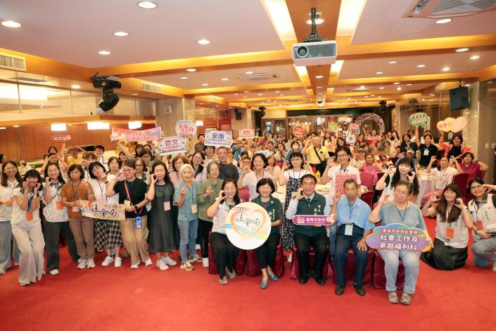 台南逾百位幸福志工齊聚交流　黃偉哲感謝志工傳遞社區...
